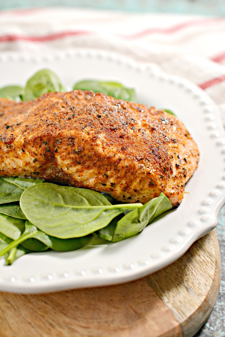Keto Air Fryer Blackened Salmon - these salmon fillets are crispy on the outside and perfectly moist on the inside. Enjoy a healthy family dinner in under 10 minutes. 